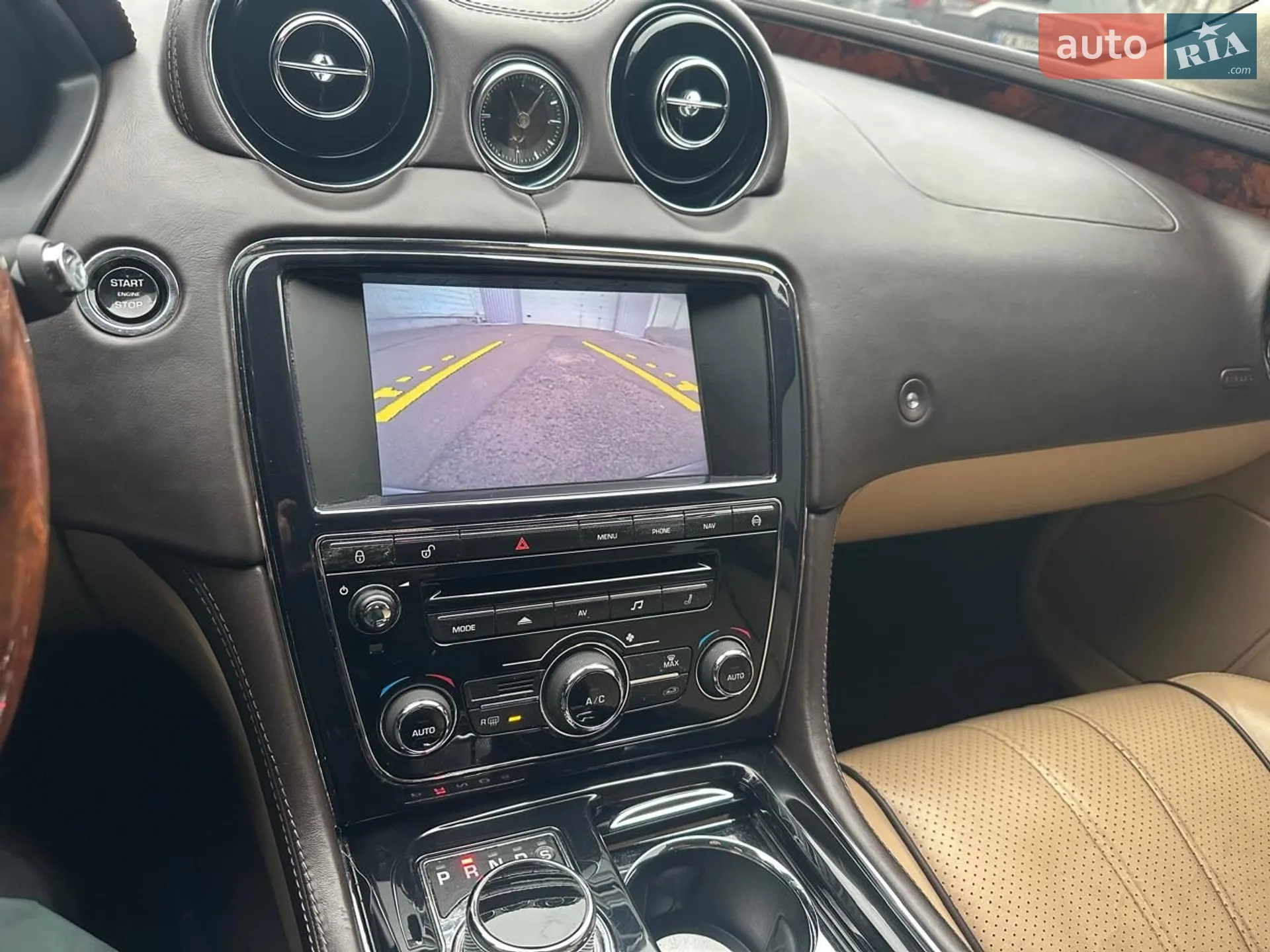 2013 Jaguar XJ - мініатюра 18