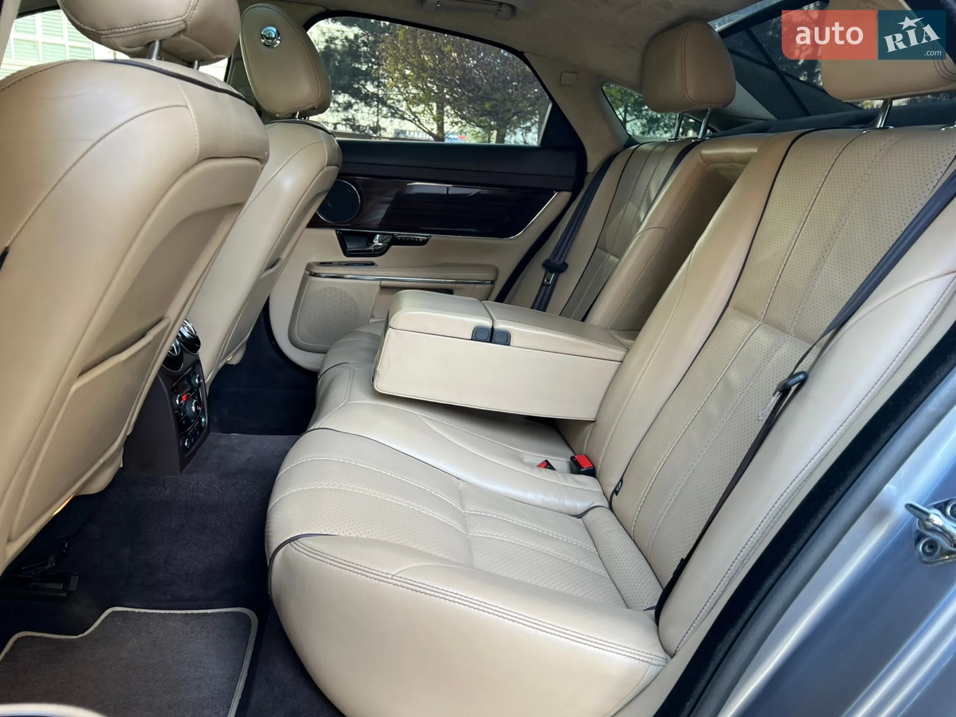 2010 Jaguar XJ - мініатюра 51