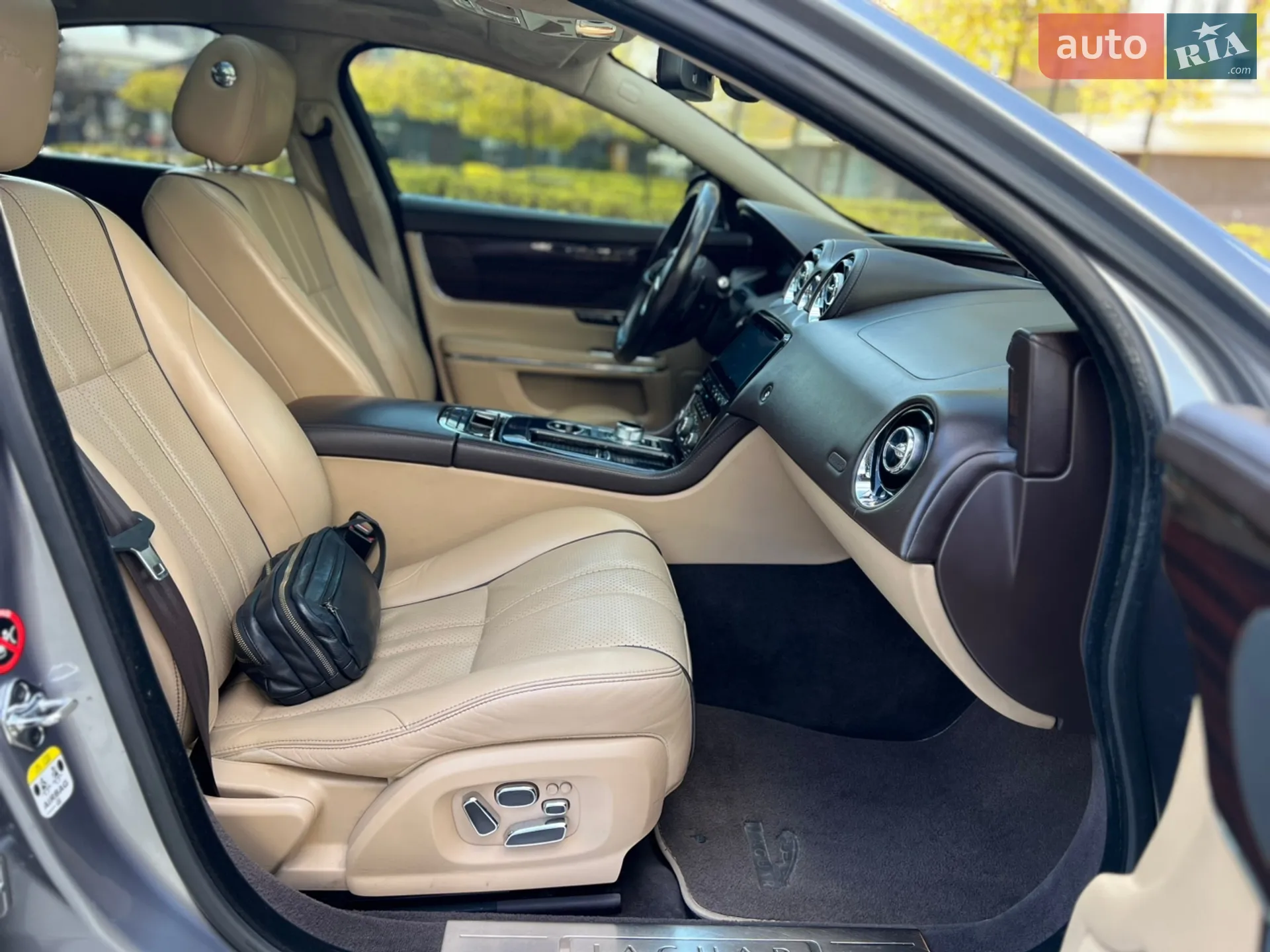 2010 Jaguar XJ - мініатюра 66