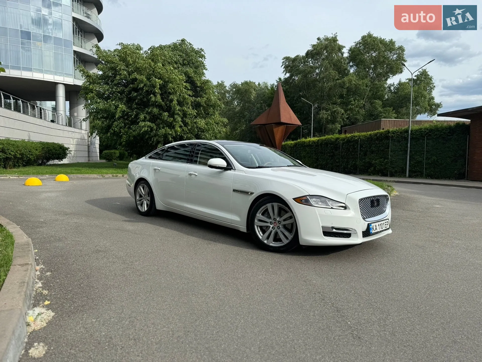 2016 Jaguar XJ - мініатюра 2