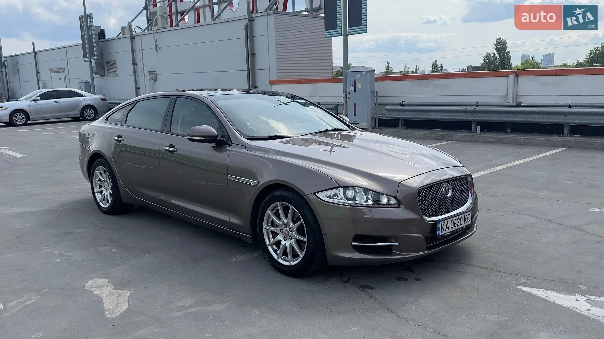 2015 Jaguar XJ - мініатюра 3
