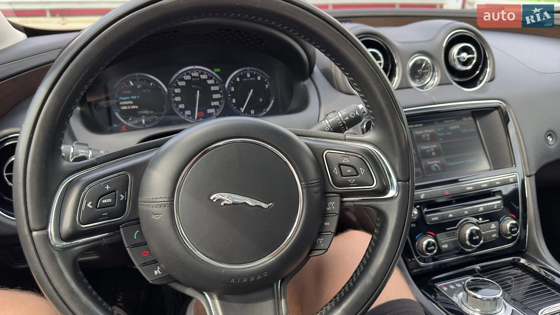 2015 Jaguar XJ - мініатюра 21