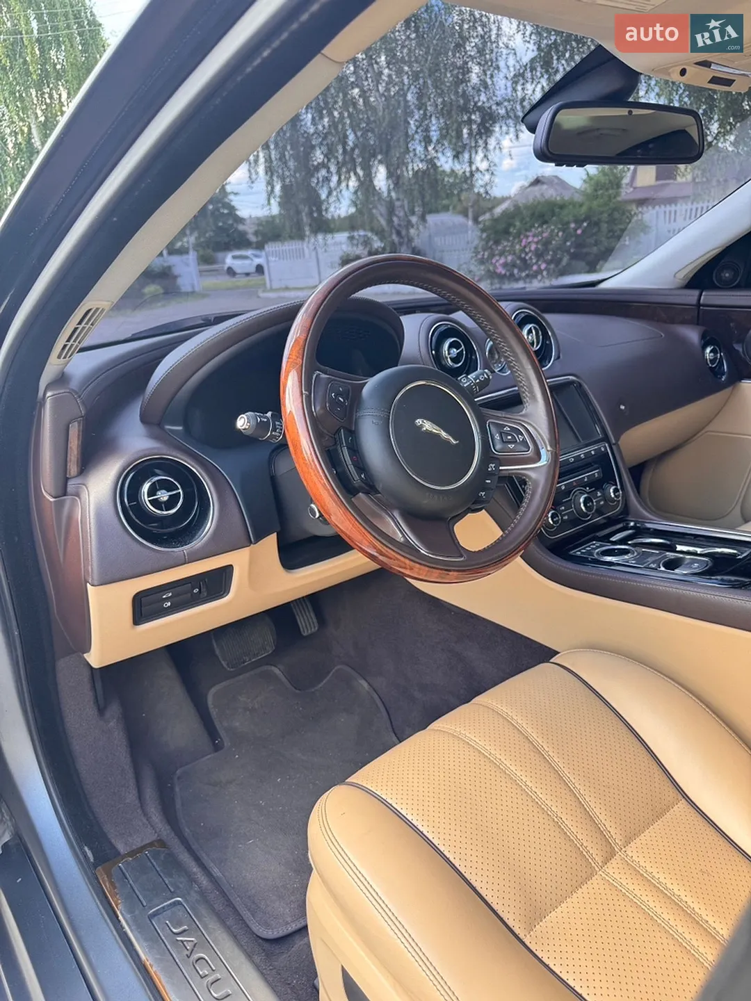 2017 Jaguar XJ - мініатюра 26