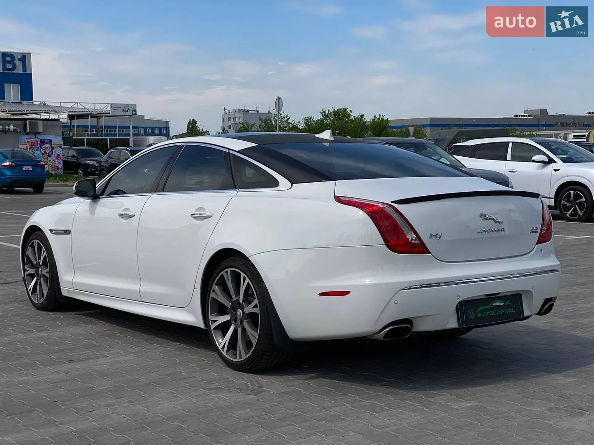 2015 Jaguar XJ - мініатюра 8
