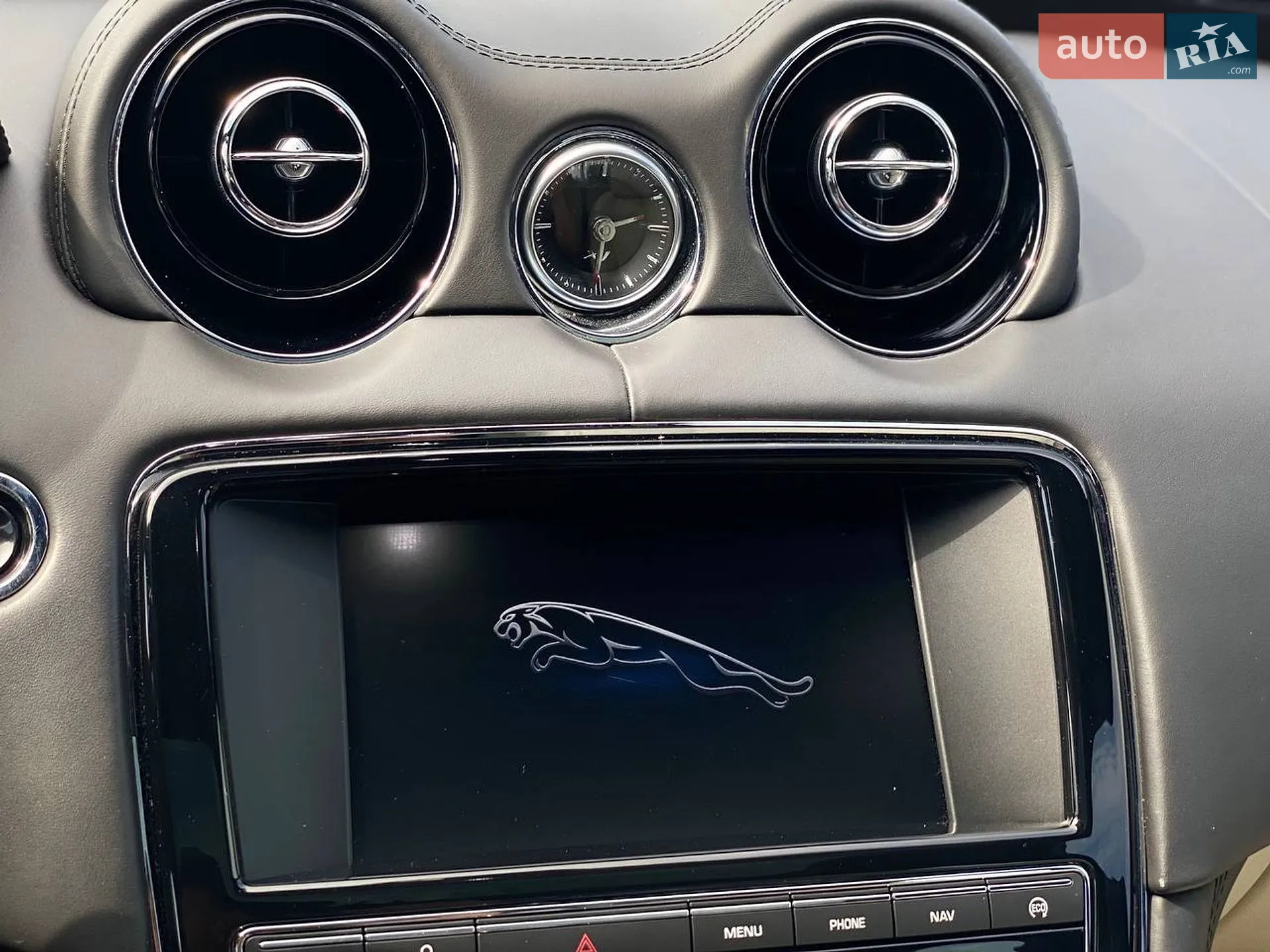 2015 Jaguar XJ - мініатюра 31