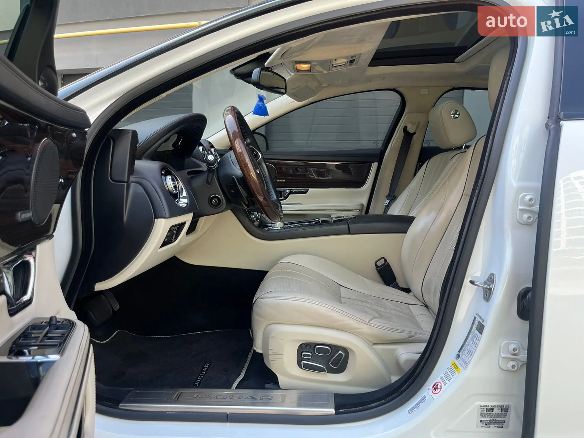 2014 Jaguar XJ - мініатюра 45