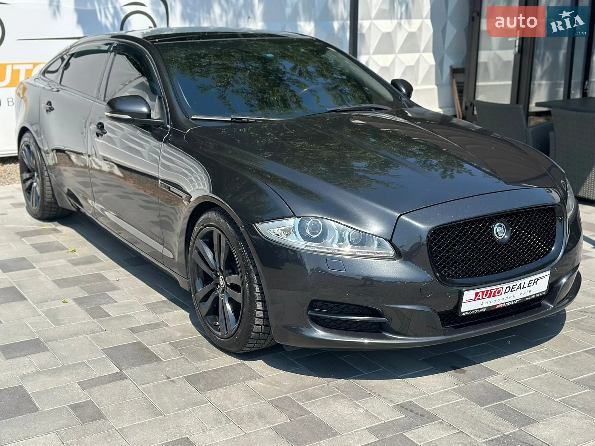 2013 Jaguar XJ - мініатюра 2