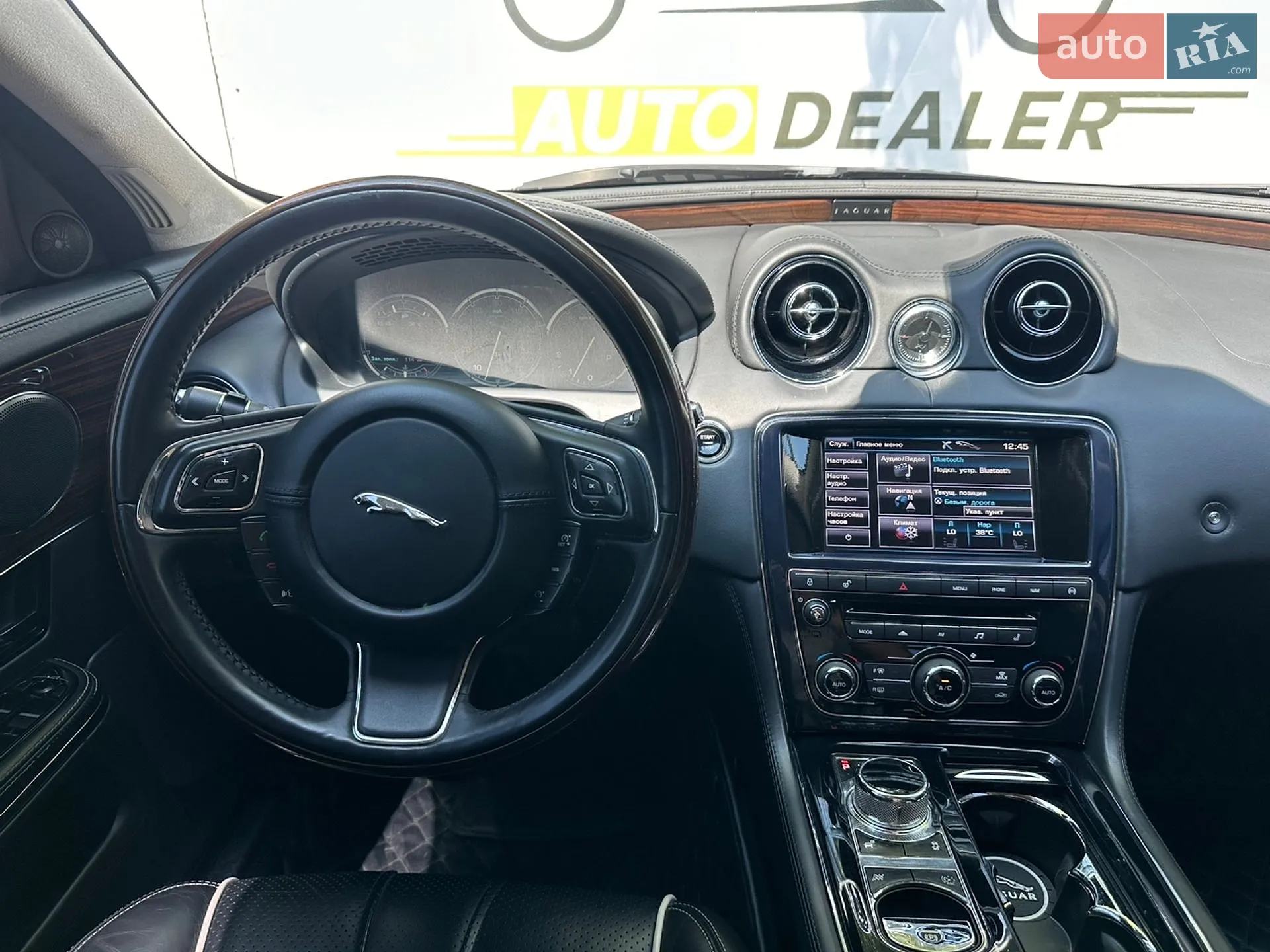 2013 Jaguar XJ - мініатюра 24