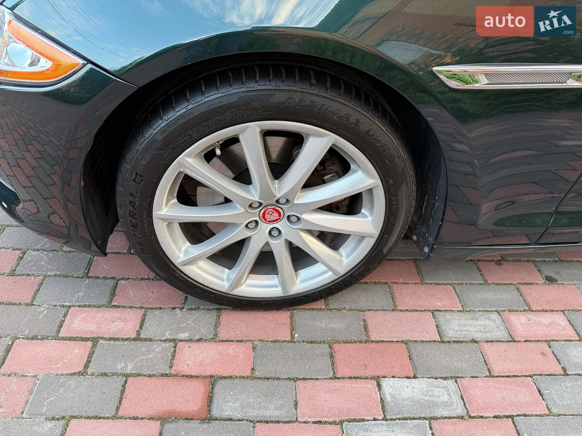 2015 Jaguar XJ - мініатюра 13