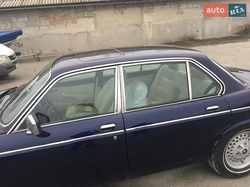 Jaguar XJ