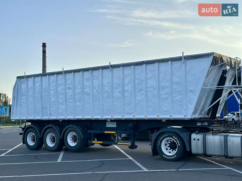 Самоскид напівпричіп Janmil NW 2004 в Кривому Розі