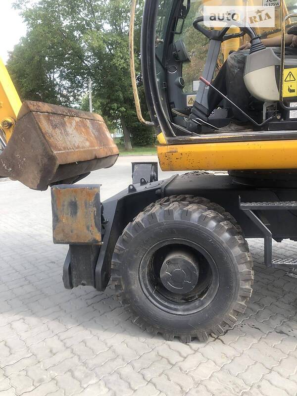 Екскаватор навантажувач JCB 175 2006 в Калуші