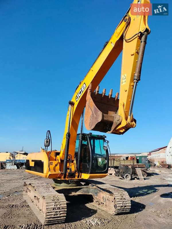 Экскаватор погрузчик JCB 220 2011 в Тернополе