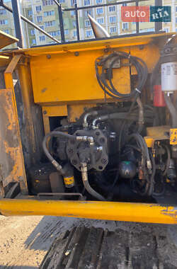 Гусеничный экскаватор JCB 220 2006 в 