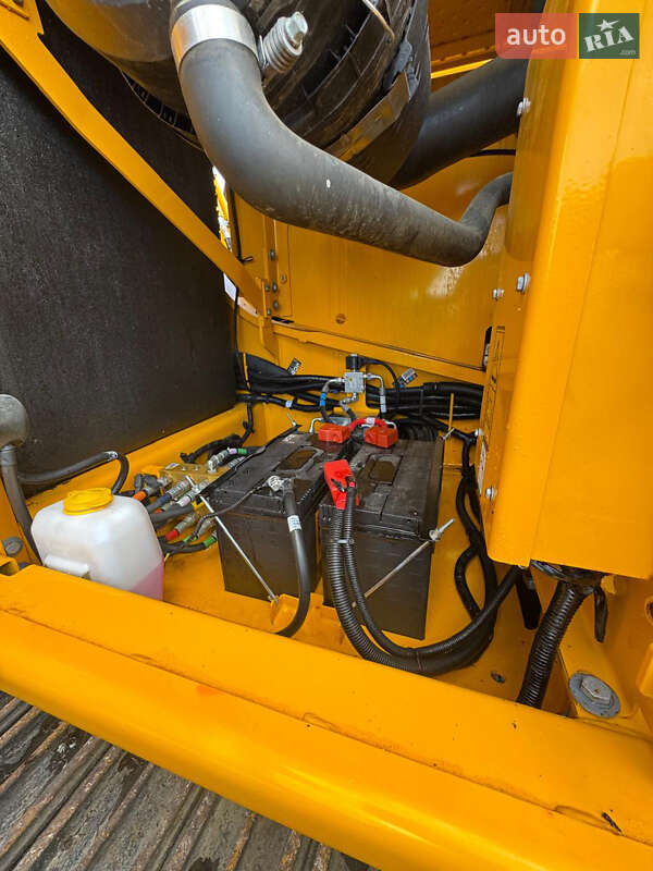 Экскаватор погрузчик JCB 220 2021 в Киеве