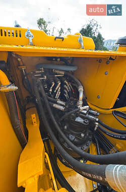 Екскаватор навантажувач JCB 220 2021 в 