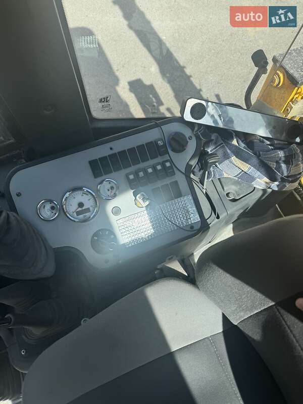 Экскаватор погрузчик JCB 2CX 2007 в Кропивницком
