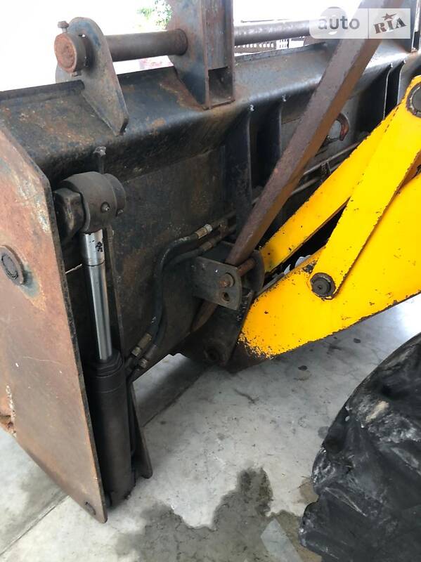 Екскаватор навантажувач JCB 3CX 2000 в Горохові
