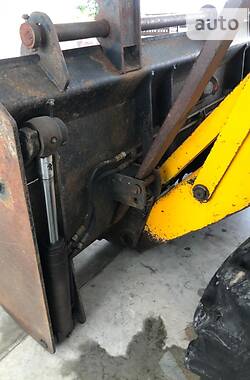 Экскаватор погрузчик JCB 3CX 2000 в 