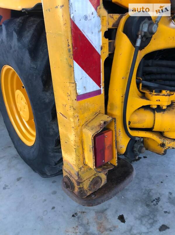 Екскаватор навантажувач JCB 3CX 2000 в Горохові