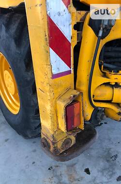 Экскаватор погрузчик JCB 3CX 2000 в 