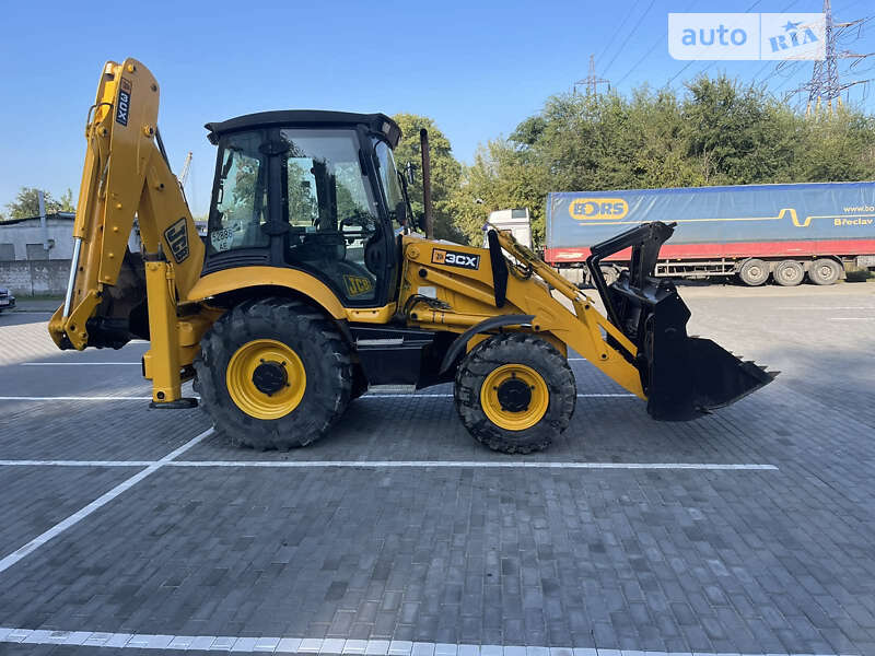 Екскаватор навантажувач JCB 3CX 2004 в Дніпрі