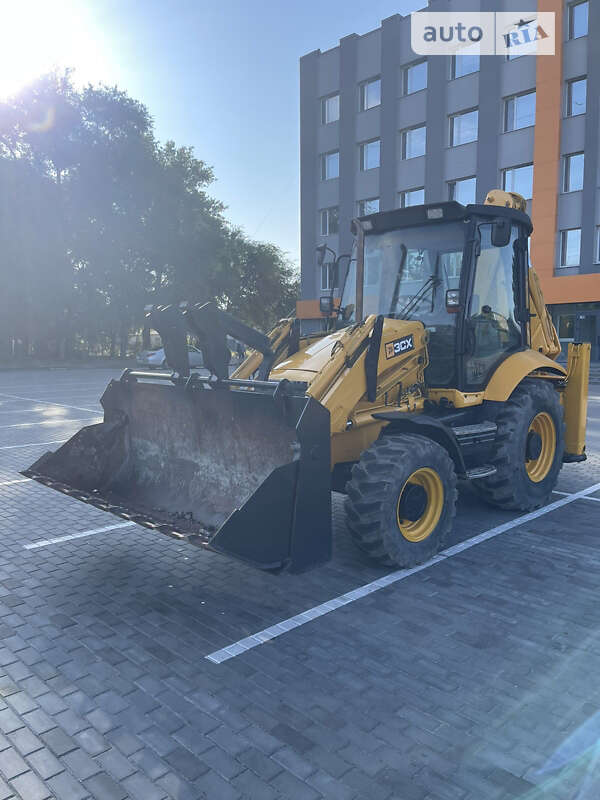 Екскаватор навантажувач JCB 3CX 2004 в Дніпрі