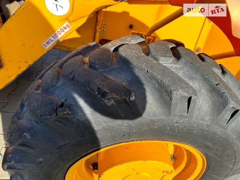 Екскаватор навантажувач JCB 3CX 2000 в Горохові