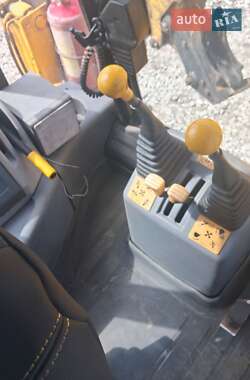 Экскаватор погрузчик JCB 3CX 2000 в 