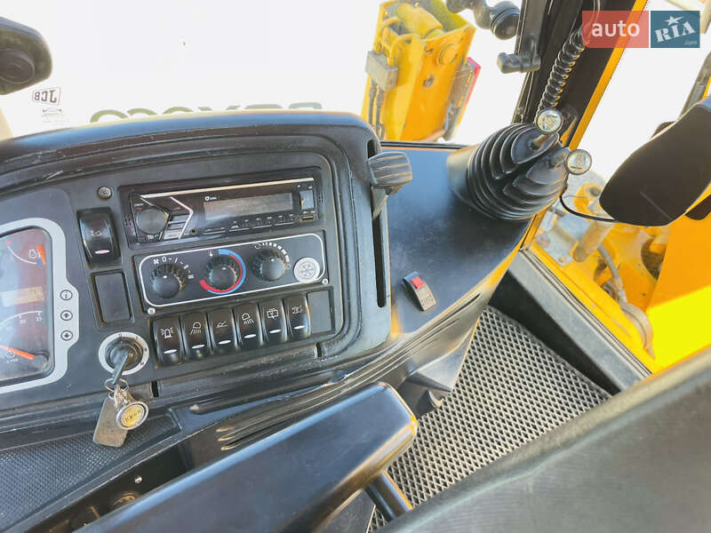 Экскаватор погрузчик JCB 3CX 2010 в Черновцах