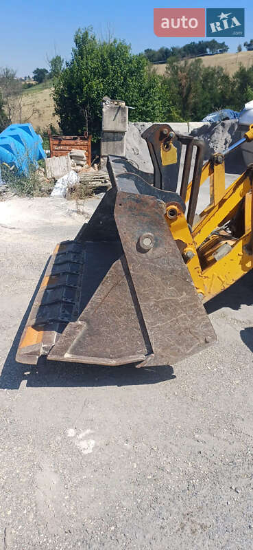 Екскаватор навантажувач JCB 3CX 2002 в Чернівцях
