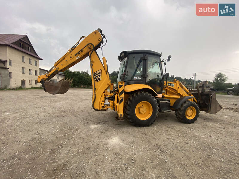 Екскаватор навантажувач JCB 3CX 2004 в Ворохті