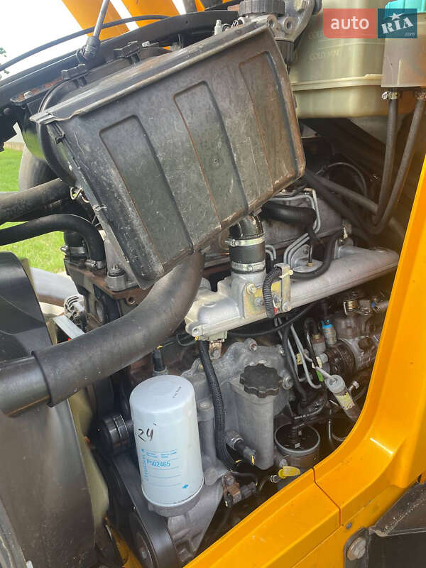 Экскаватор погрузчик JCB 3CX 2006 в Черновцах
