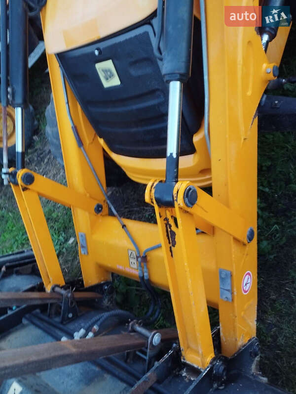 Екскаватор навантажувач JCB 3CX 2010 в Львові