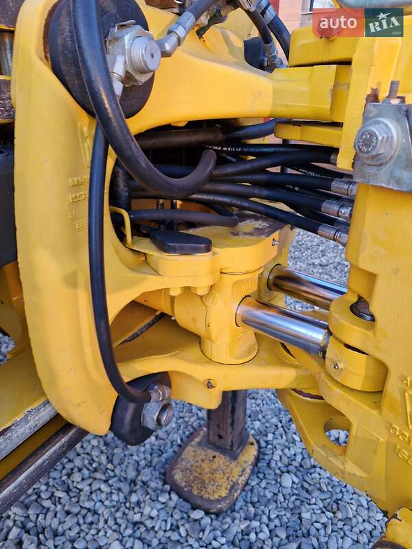 Экскаватор погрузчик JCB 3CX 2009 в Черновцах