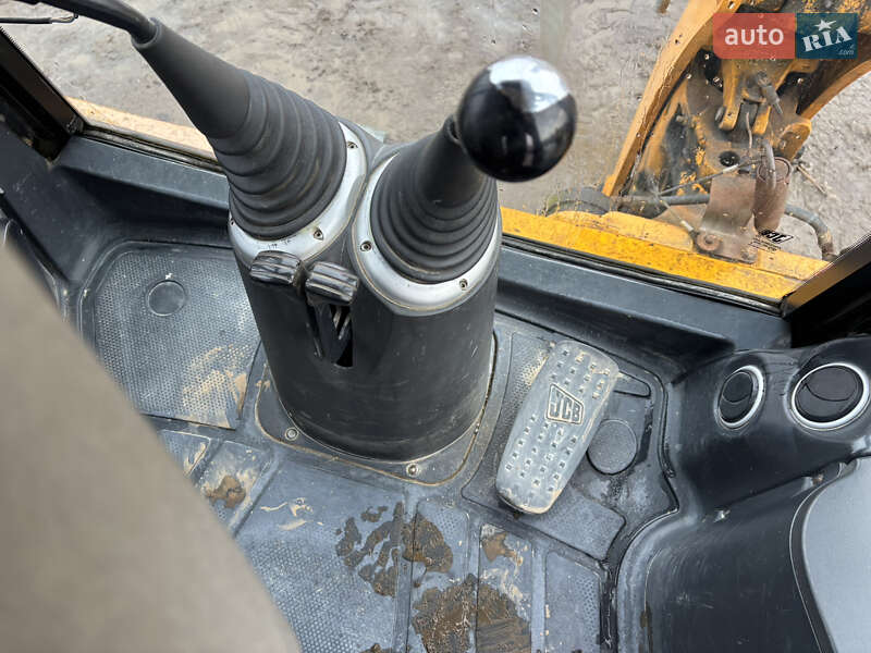 Экскаватор погрузчик JCB 3CX 2005 в Львове