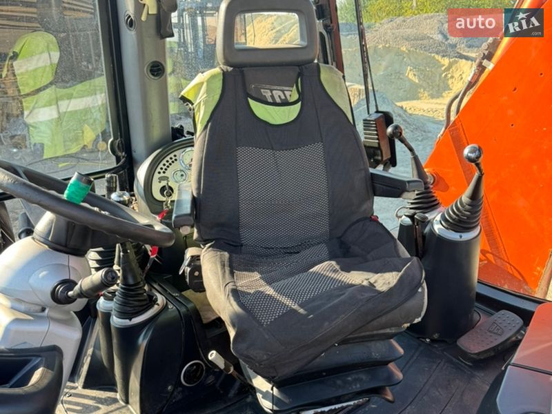 Экскаватор погрузчик JCB 3CX 2005 в Львове