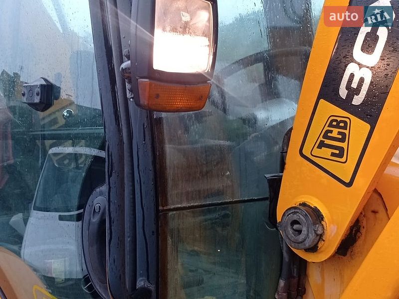 Экскаватор погрузчик JCB 3CX 2004 в Львове