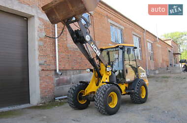 Фронтальный погрузчик JCB 406 2011 в 