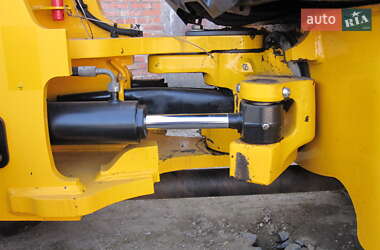 Фронтальный погрузчик JCB 406 2011 в 