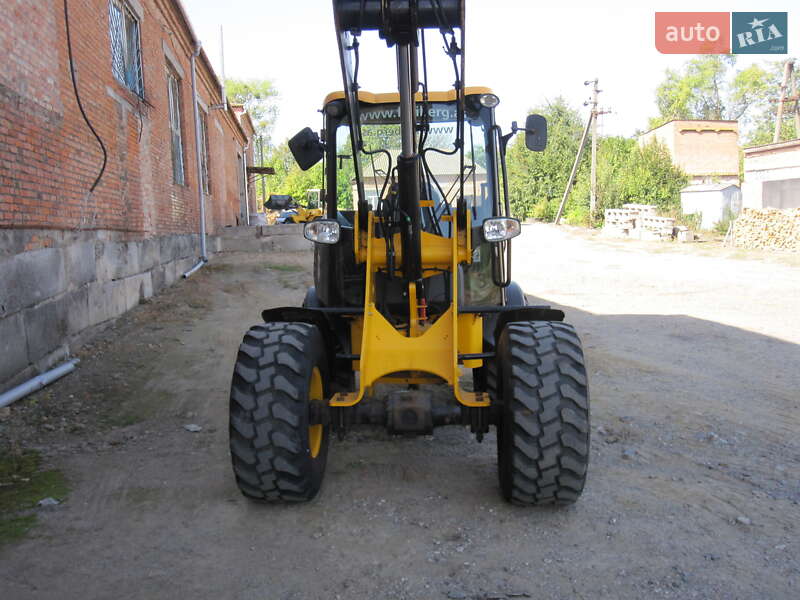 Фронтальні навантажувачі JCB 406 2011 в Вінниці