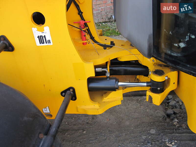 Фронтальні навантажувачі JCB 406 2011 в Вінниці