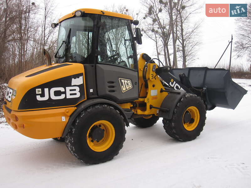 Фронтальні навантажувачі JCB 406 2011 в Вінниці
