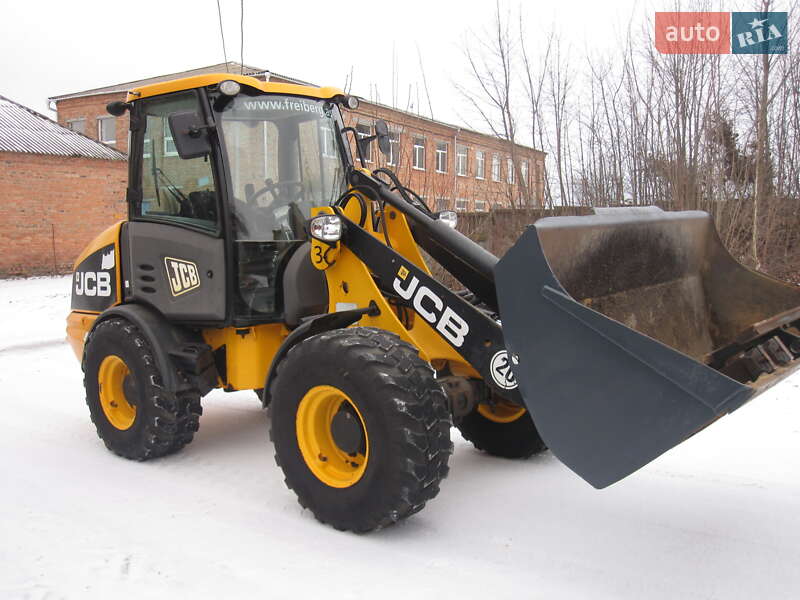 Фронтальні навантажувачі JCB 406 2011 в Вінниці