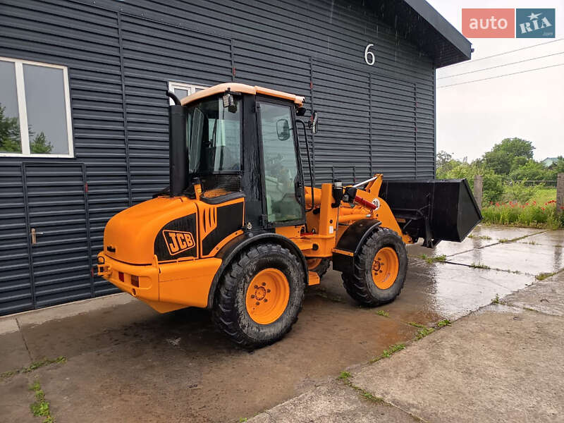 Фронтальный погрузчик JCB 407 2006 в Житомире