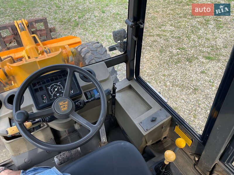 Фронтальні навантажувачі JCB 409 1998 в Чернівцях