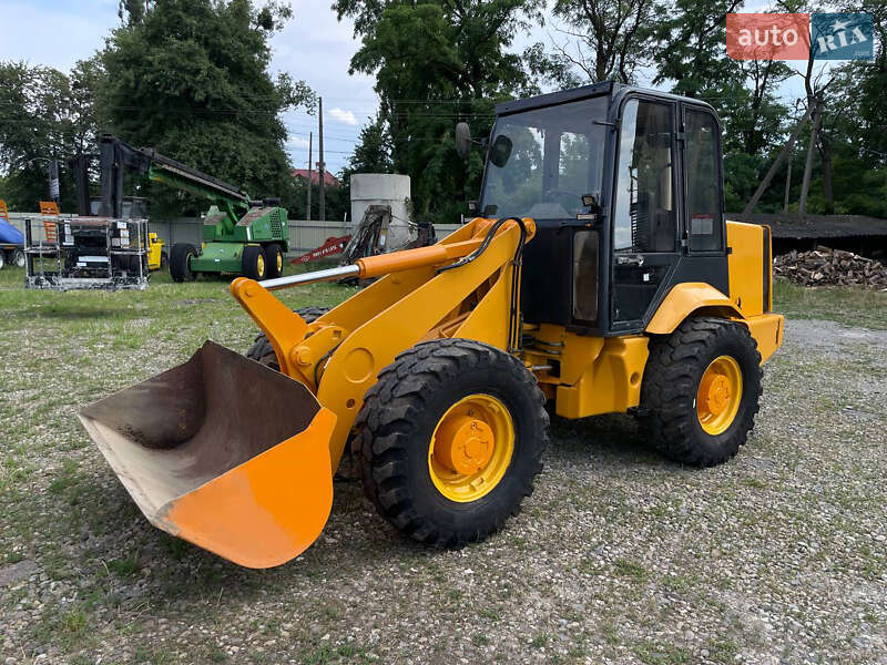 Фронтальні навантажувачі JCB 409 1998 в Чернівцях