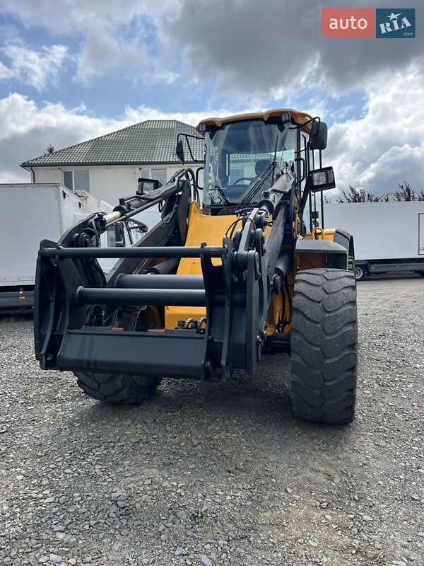 Фронтальный погрузчик JCB 436 2010 в Луцке