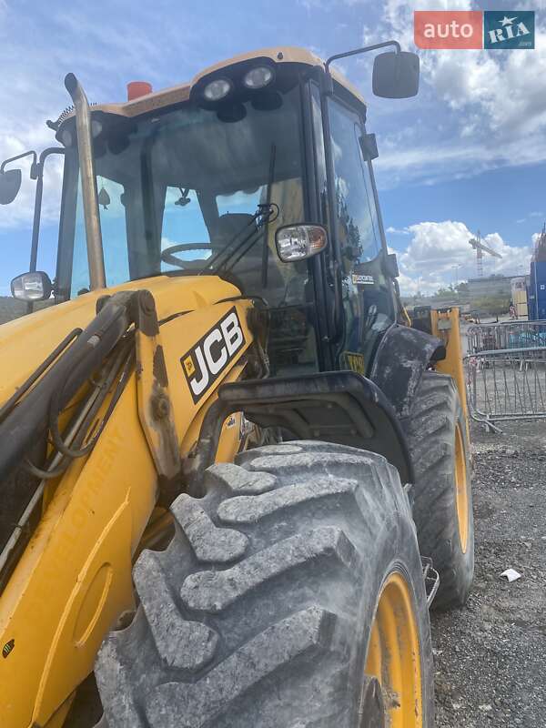 Екскаватор навантажувач JCB 4CX 2011 в Ужгороді