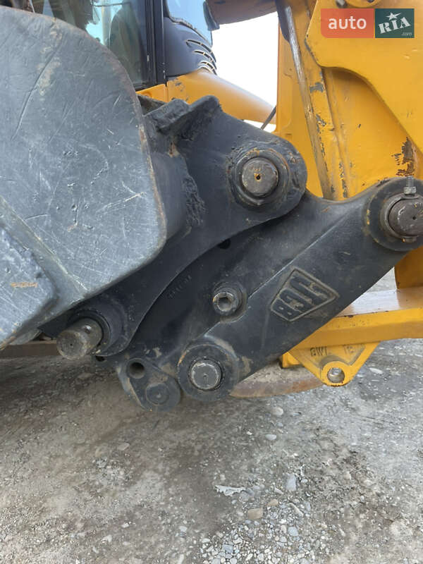 Екскаватор навантажувач JCB 4CX 2003 в Чернівцях